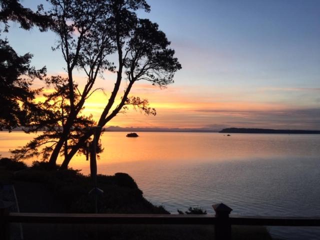 Puget Sound Chic Romantic Cottage With Private Beach Access & Gated Entry Port Ludlow Bagian luar foto