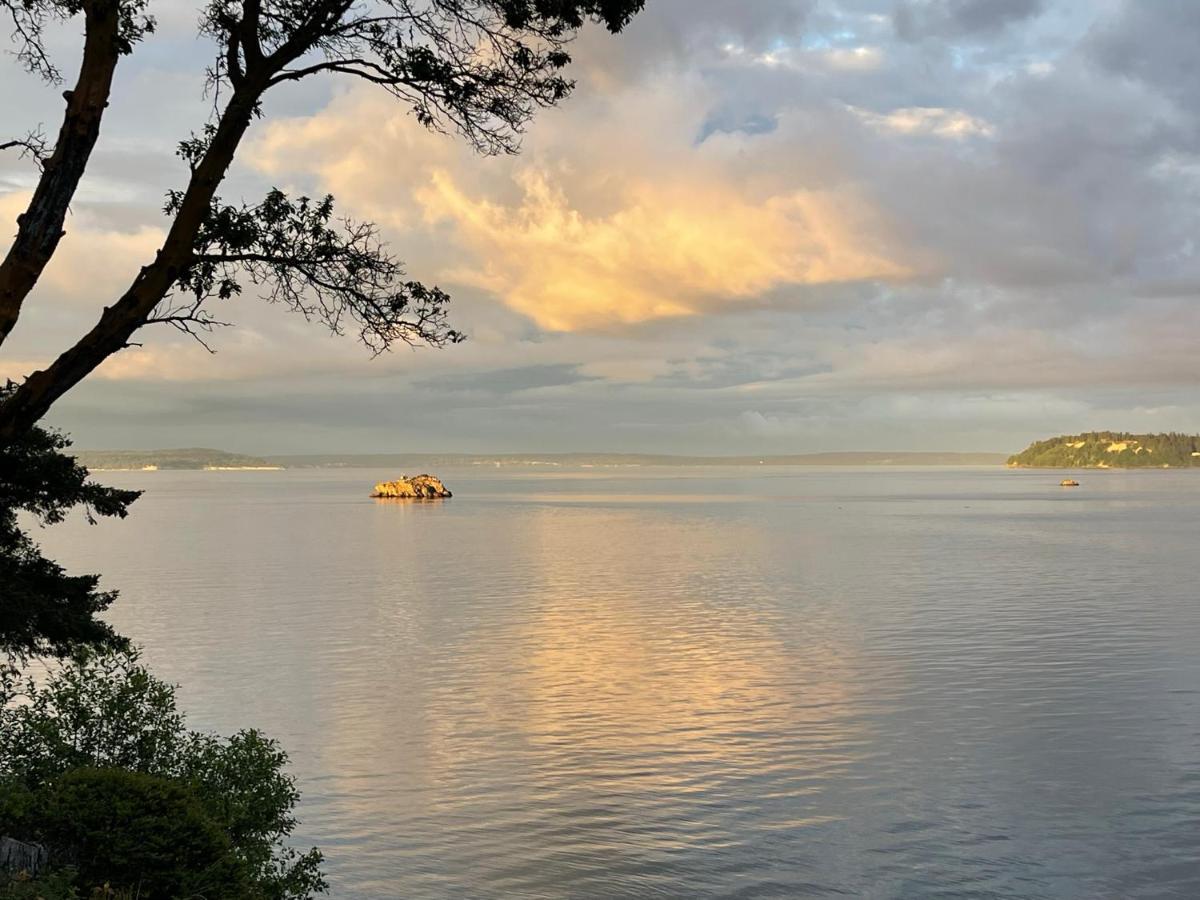Puget Sound Chic Romantic Cottage With Private Beach Access & Gated Entry Port Ludlow Bagian luar foto